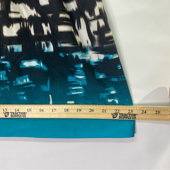 Abstract Artsy Maternity Momcore Top M Short Sleeve Cool 1/4 Front Zipper - Picture 8 of 14